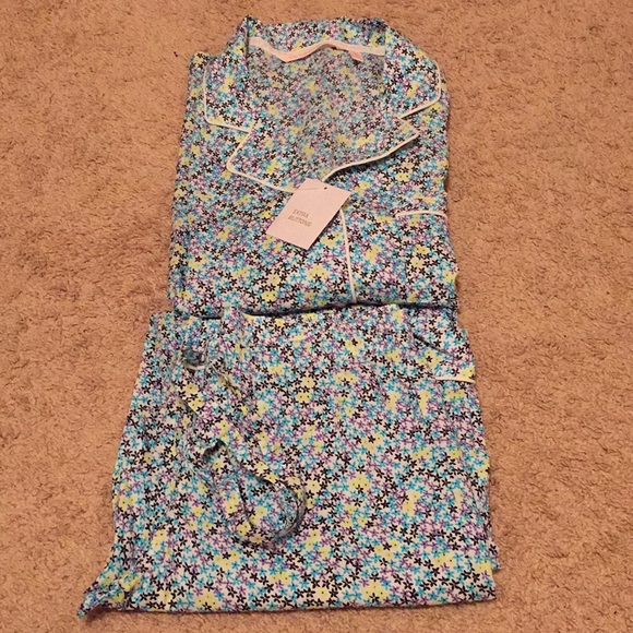 Victoria's Secret Tops - Victoria Secret PJ Set new without tags💙